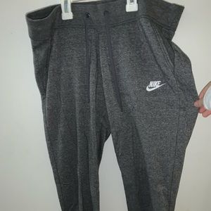 GRAY NIKE SWEATPANTS